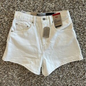 Levi’s white high-waisted mom shorts size 27 NWT